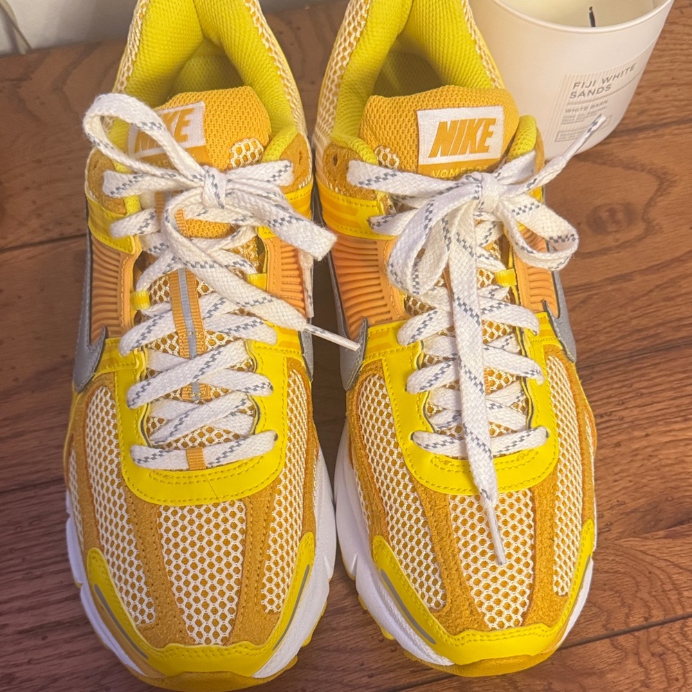 Nike Vomero 5 Yellow - Picture 4 of 5
